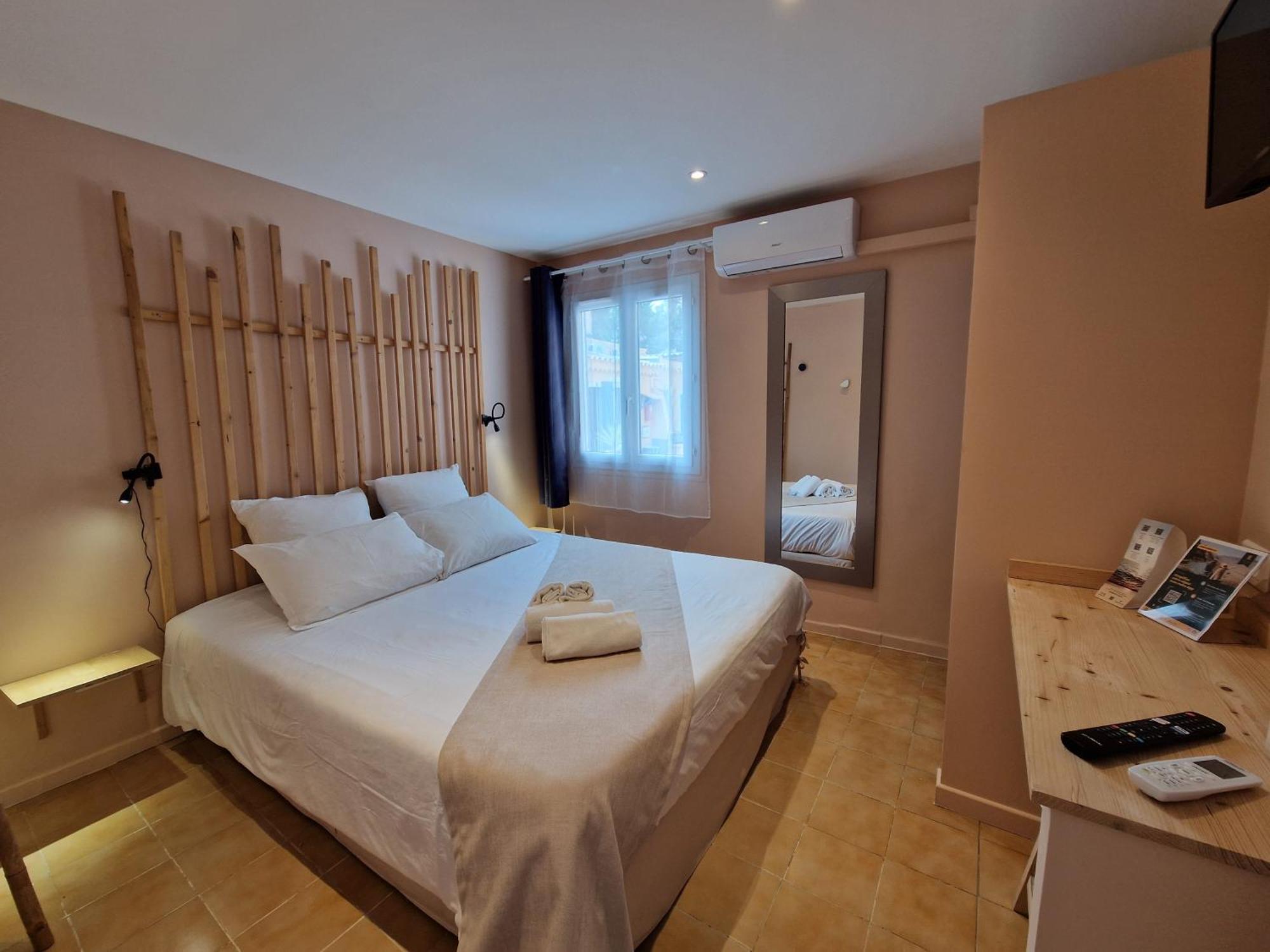 Hotel Le Cosy à Saint Aygulf Extérieur photo