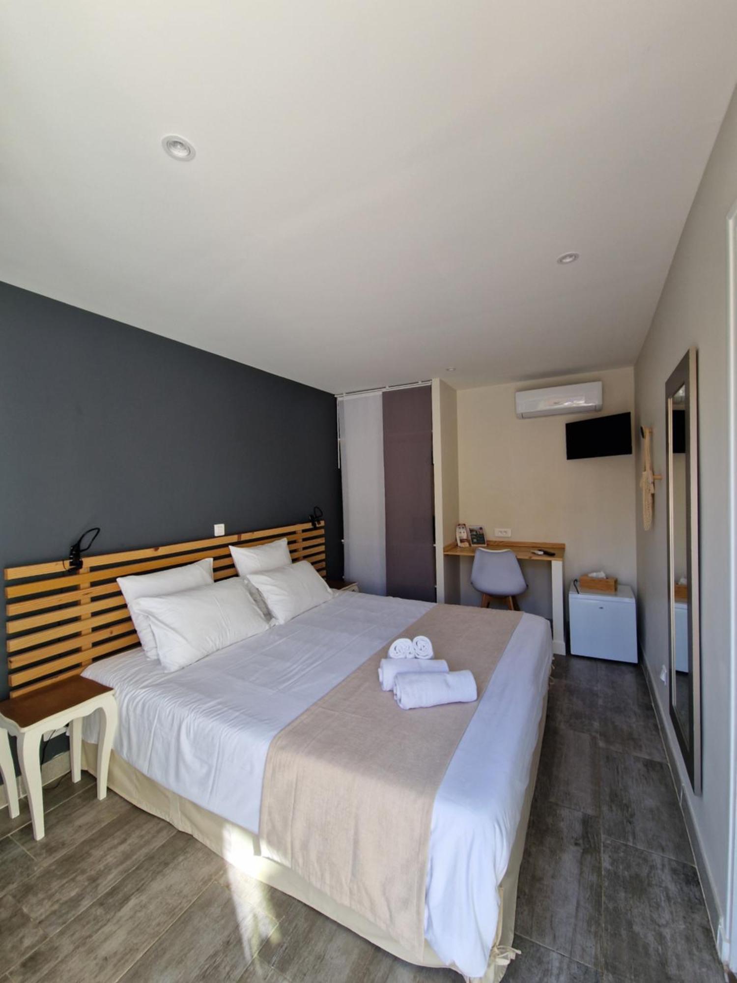 Hotel Le Cosy à Saint Aygulf Extérieur photo