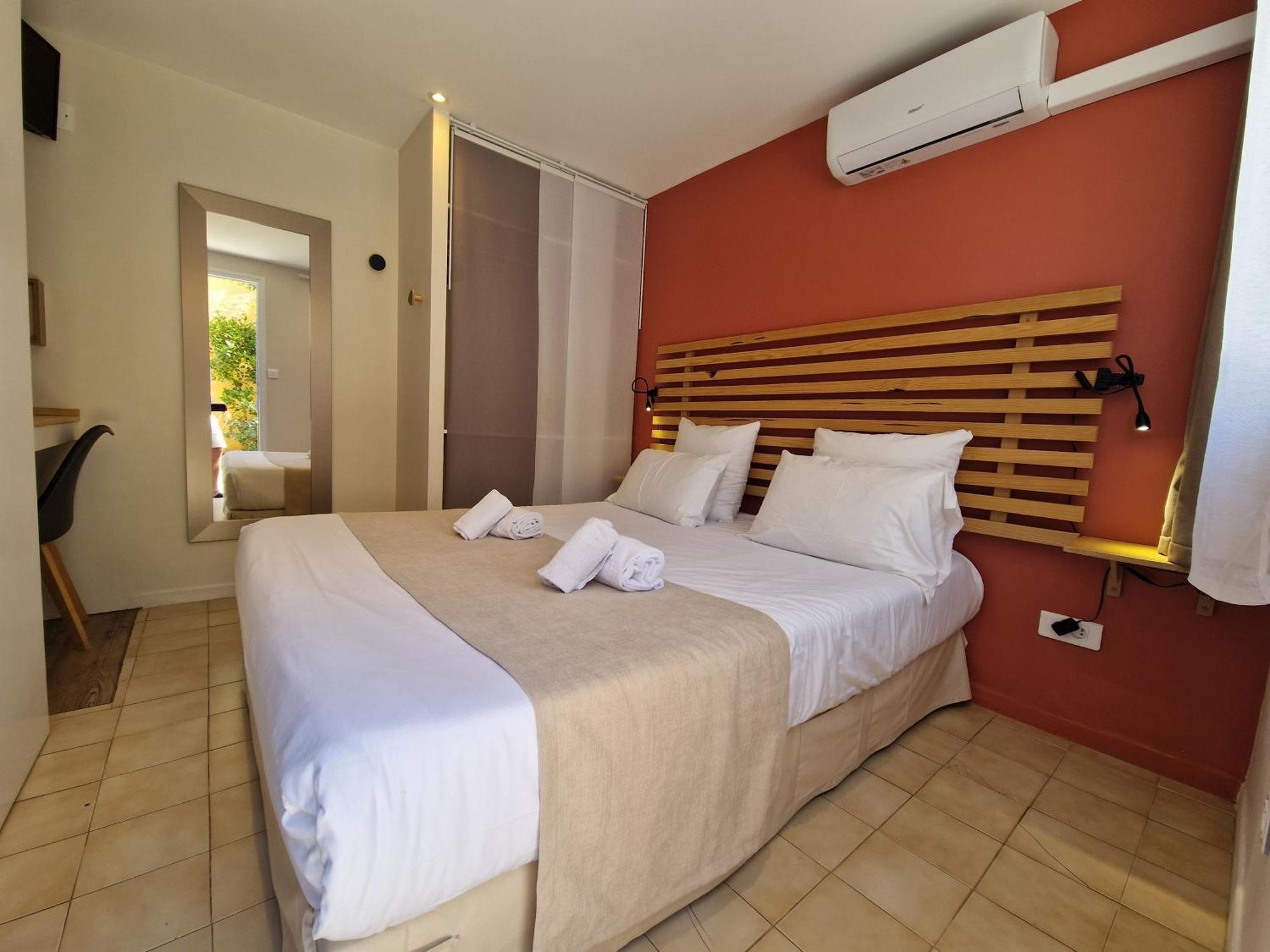 Hotel Le Cosy à Saint Aygulf Extérieur photo