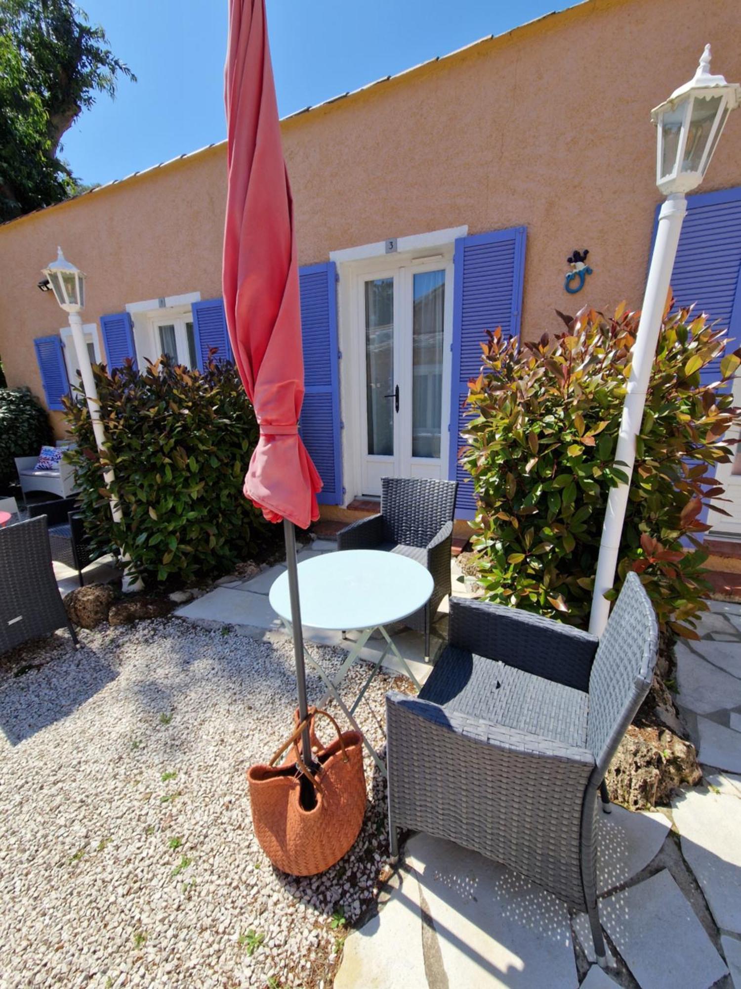 Hotel Le Cosy à Saint Aygulf Extérieur photo